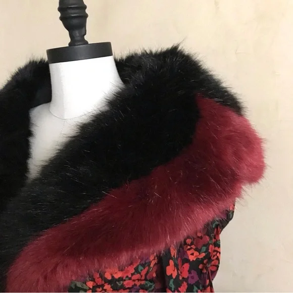 Elegant Black and Red Faux Fur Collar - Picture 3 of 9